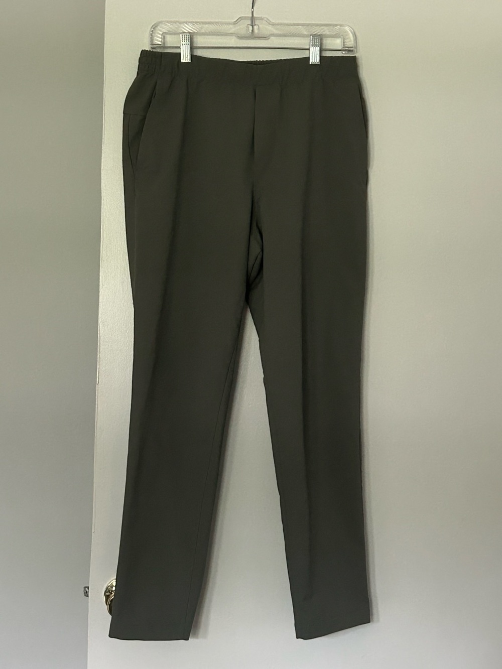Lululemon New Venture Trouser Pique in a light olive / gray